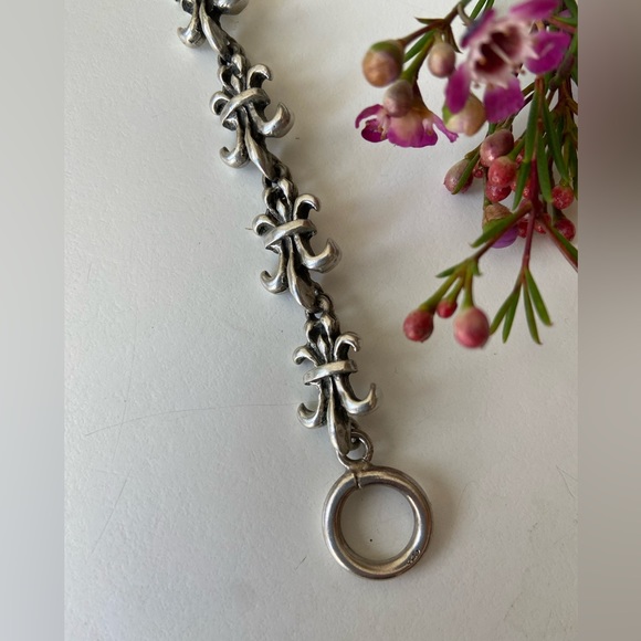 Vintage Sterling Silver Fleur de Lis Bracelet with Toggle Clasp - Picture 3 of 7